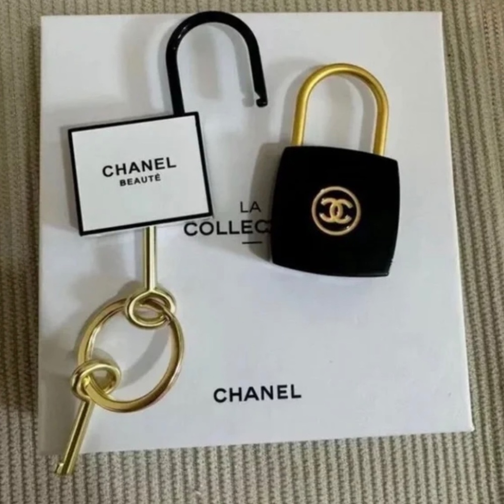 Chanel pad lock & key Set Black And White